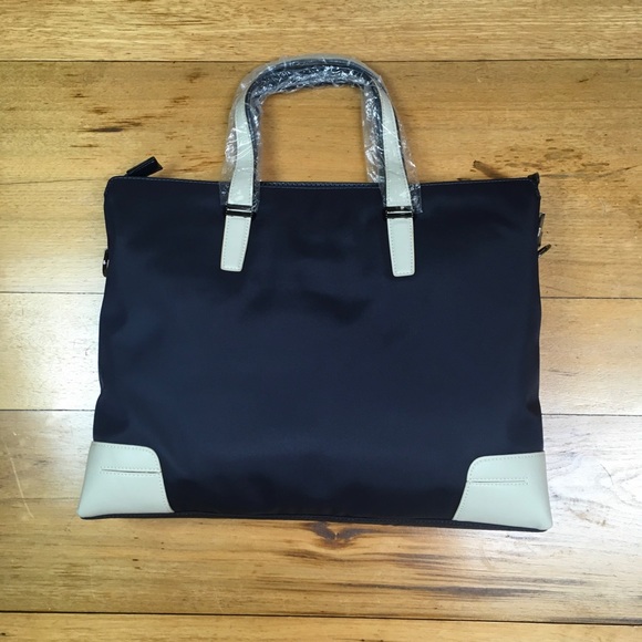 Numinous London Smart City Laptop Bag, Includes Smart Device Charger, New - Picture 3 of 7